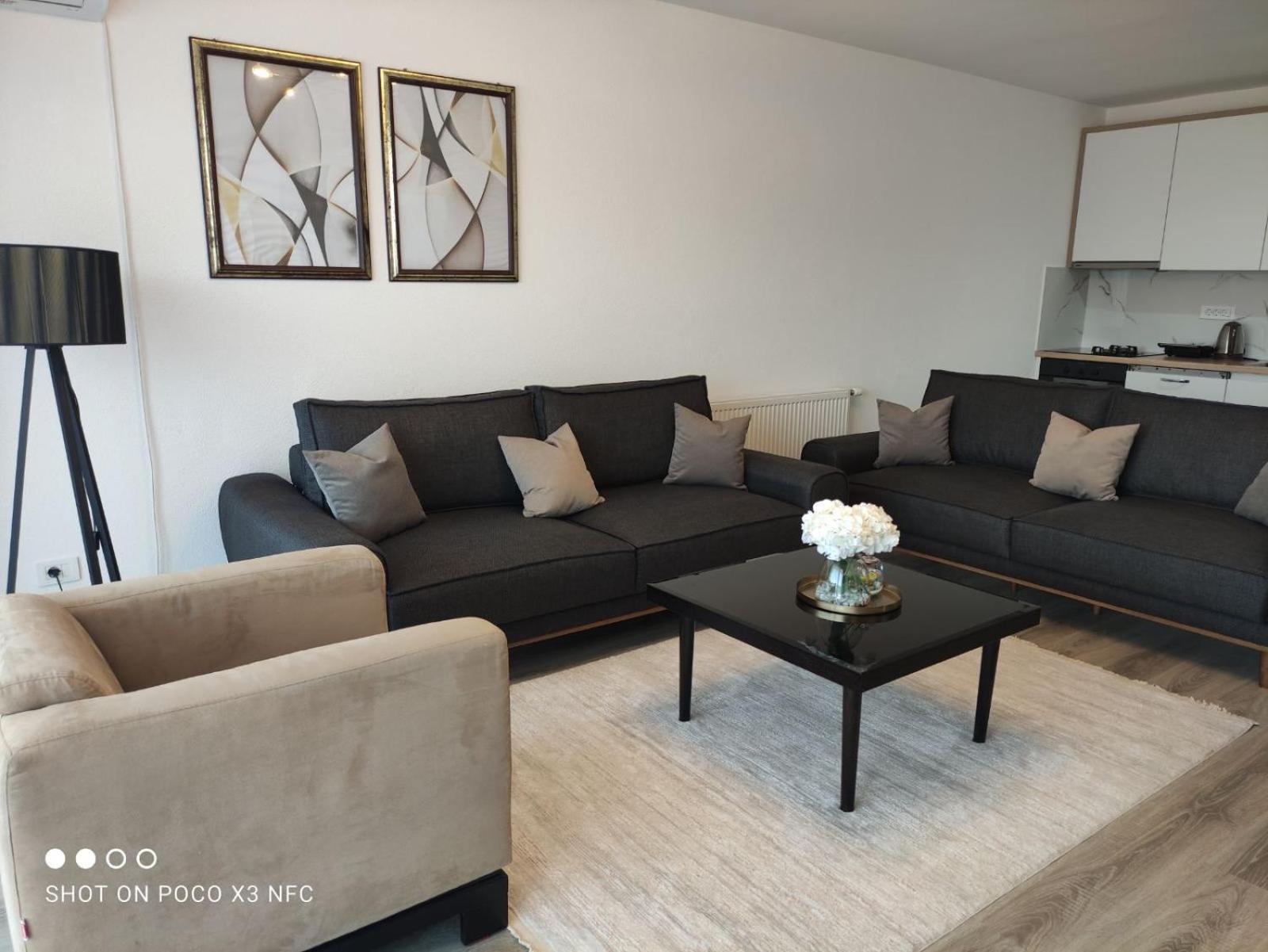 Apartment Prizreni-Free Private Parking ภายนอก รูปภาพ