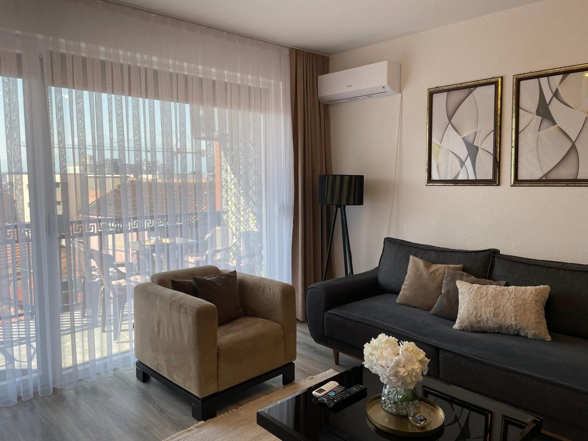 Apartment Prizreni-Free Private Parking ภายนอก รูปภาพ